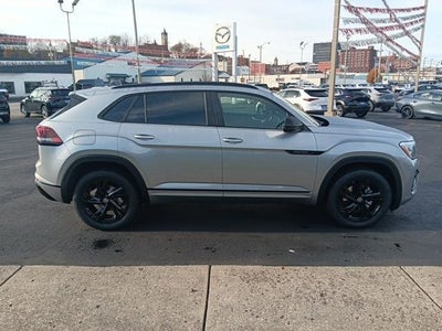 2026 Volkswagen Atlas Cross Sport 2.0T SEL R-Line Black