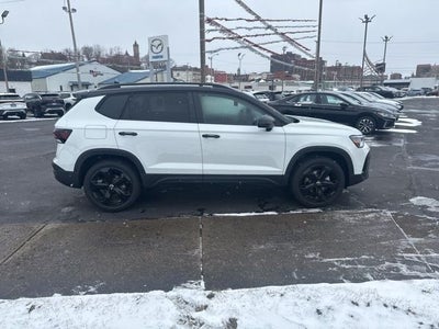 2026 Volkswagen Taos 1.5T SE Black