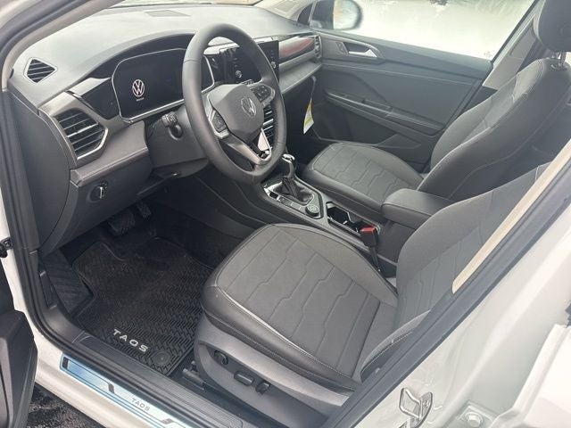 2026 Volkswagen Taos 1.5T SE Black