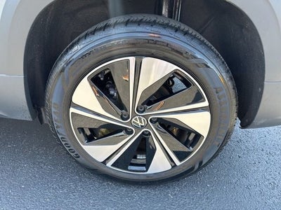 2025 Volkswagen Taos SE