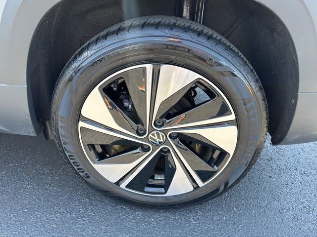 2025 Volkswagen Taos SE